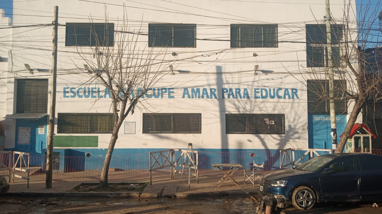 A blue car parked outside of a building  Description automatically generated