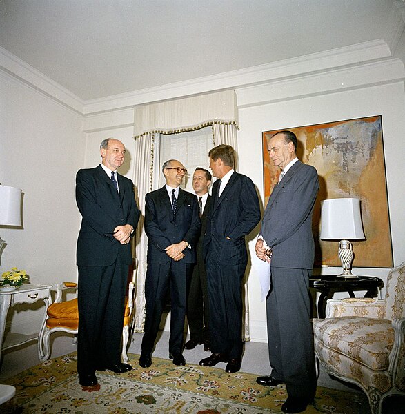 File:JFK and Frondizi at the Carlyle Hotel, New York City 04.jpg