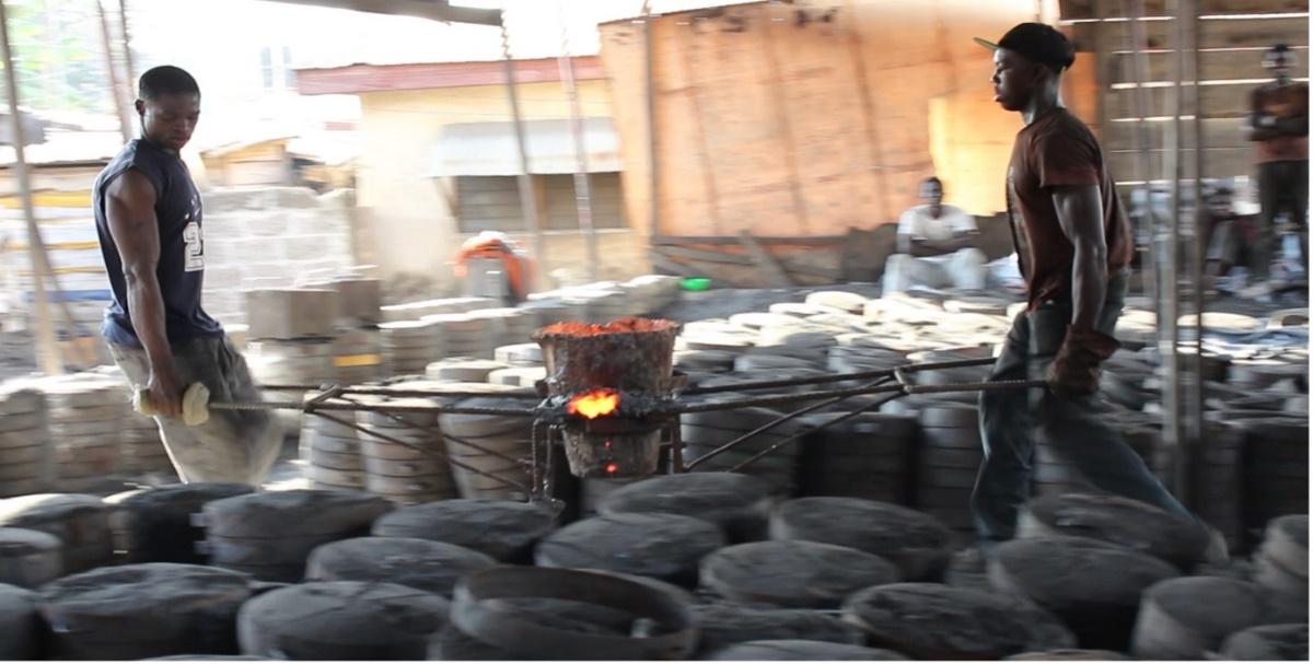 Ein Bild, das Kleidung, Person, draußen, Gelände enthält.  Automatisch generierte Beschreibung